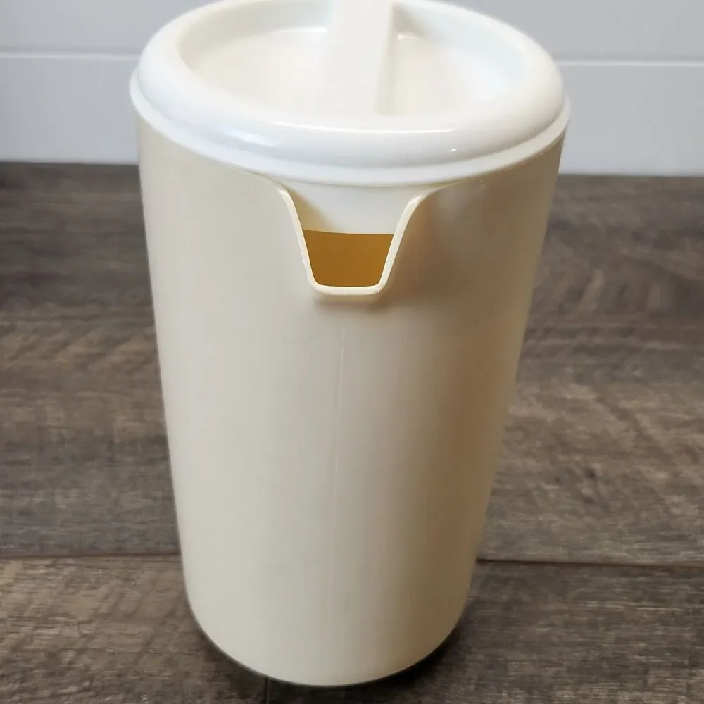 Vintage Rubbermaid #2445 Almond 2 1/4 Quart Pitcher w/ Slotted White Lid